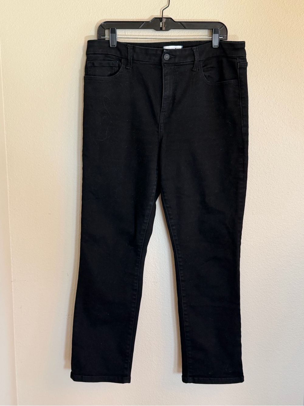 Women’s Black Straight-Leg Jeans